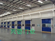 【快速卷簾門又環(huán)保，快速門又潔凈是工業(yè)廠房的好幫手】