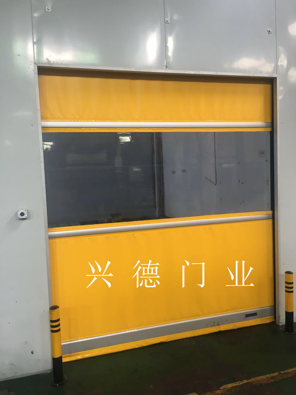 什么生產(chǎn)廠家定做硬質(zhì)快速卷簾門質(zhì)量好？