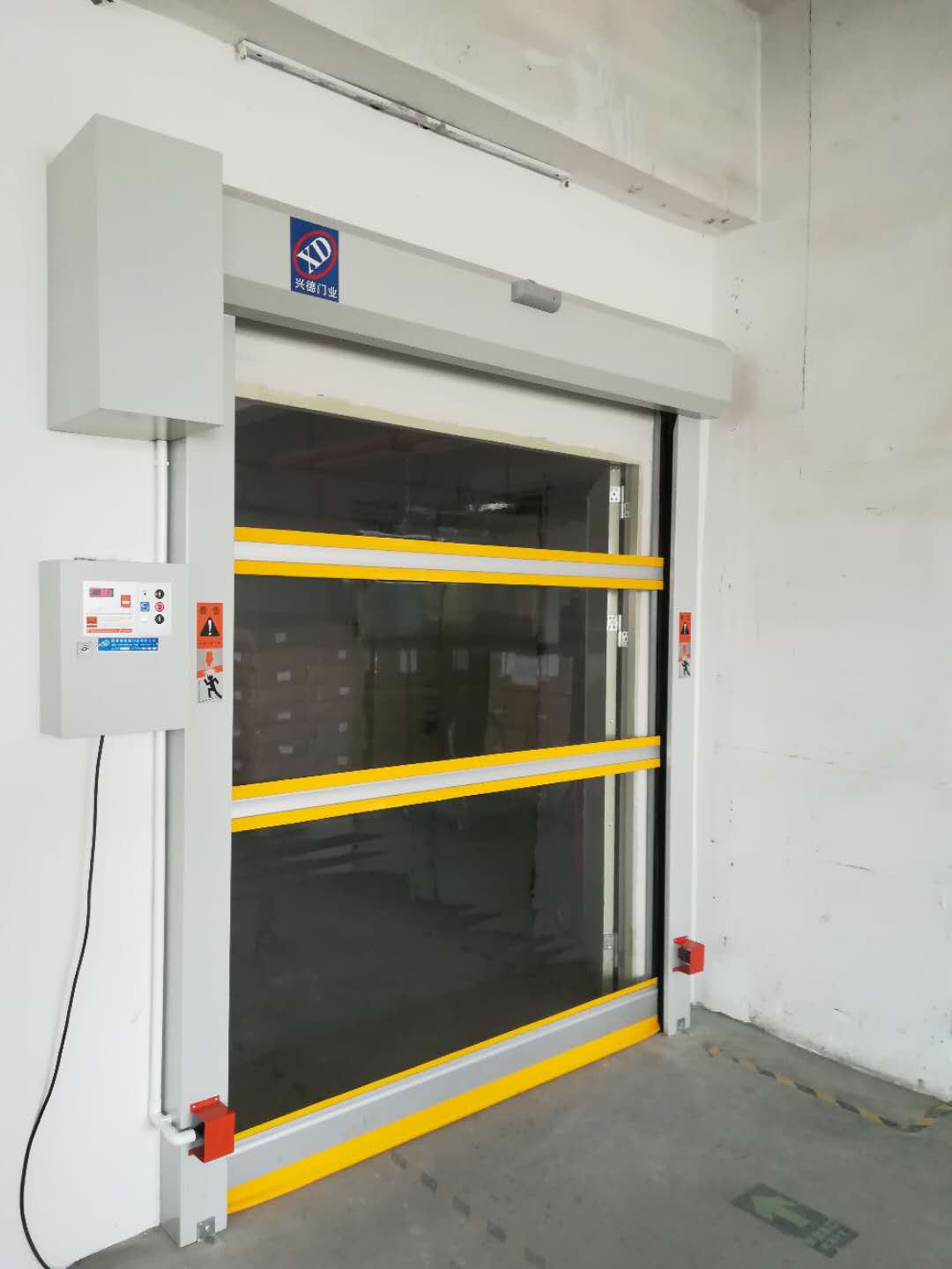 佛山高速卷簾門溫度過高的原因是什么？該如何呢？