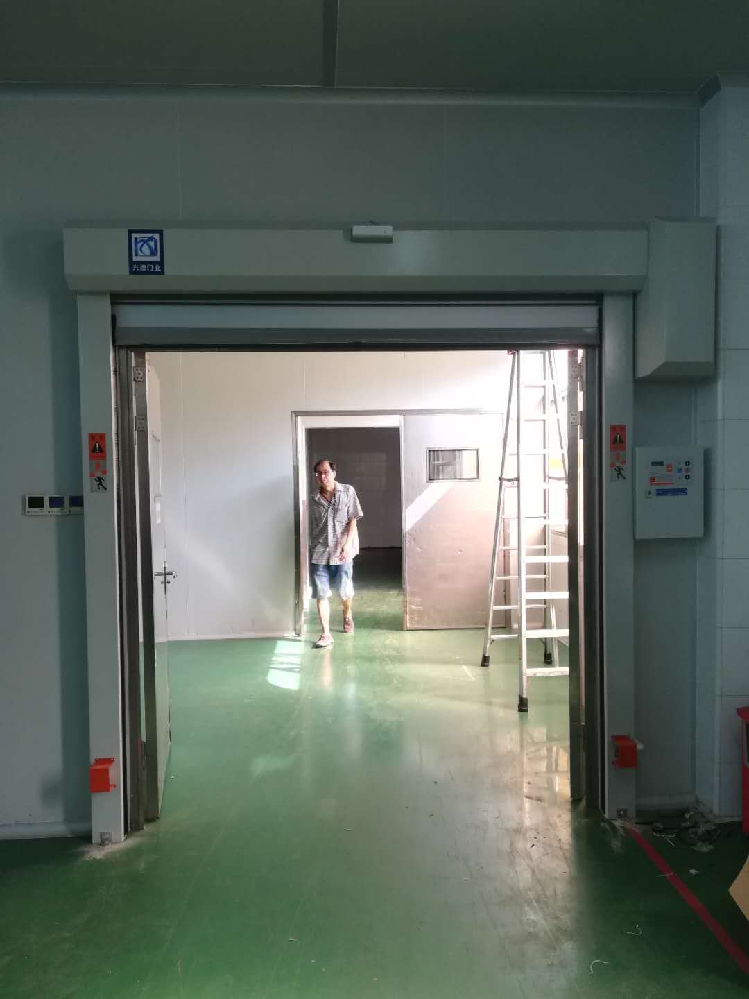 佛山興德快速自動(dòng)門(mén)在惡劣環(huán)境下使用需要注意的地方